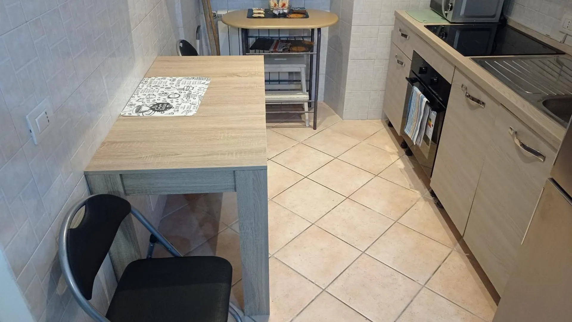 Apartment Casa Di Roberto - Metro E Servizi A Due Passi! Rome